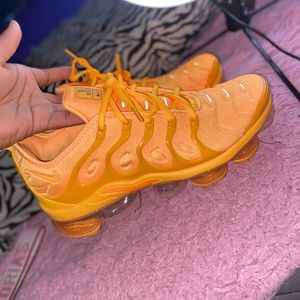 NIKE VAPORMAX “ creamsicle”
